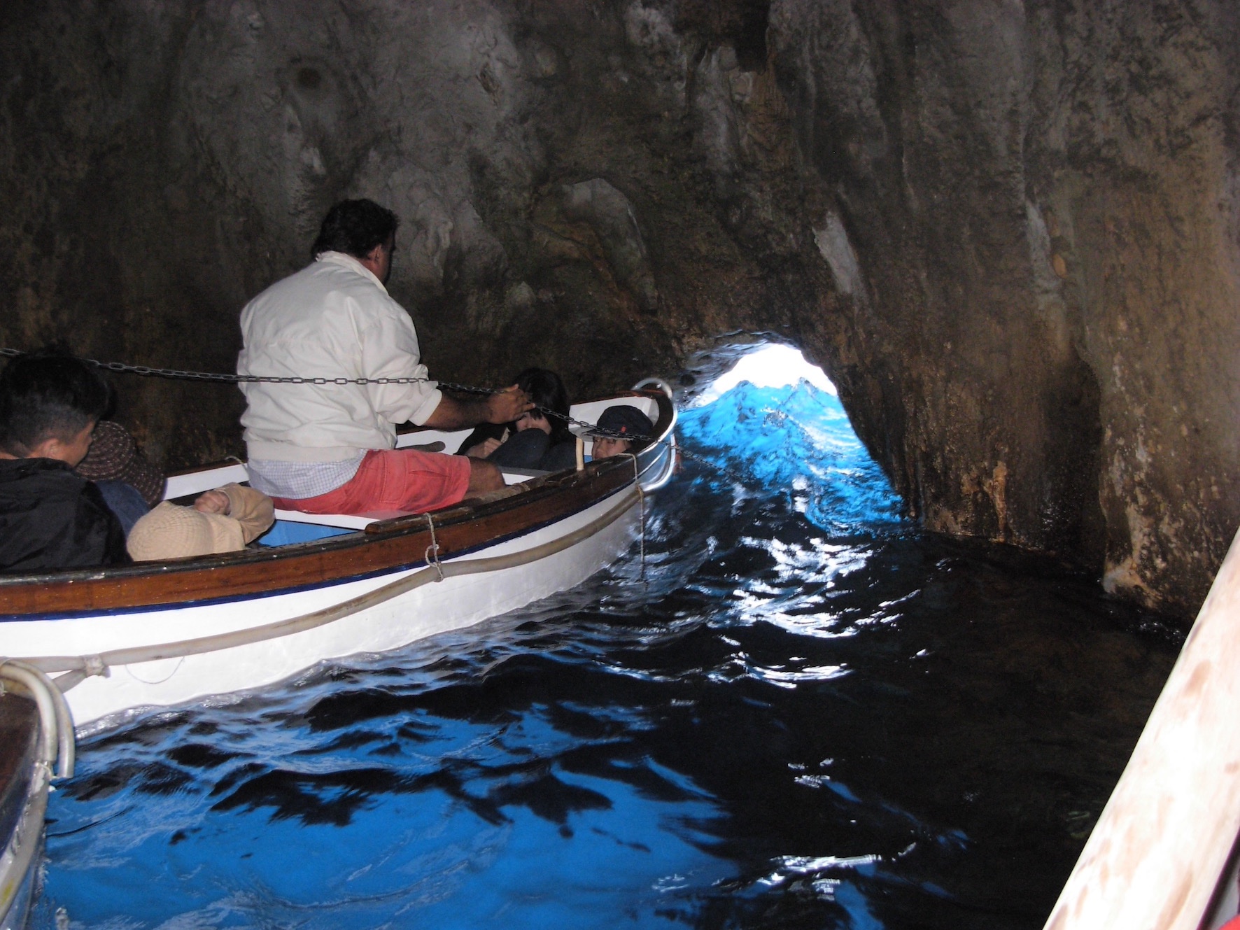 Einfahrt zur blauen Grotte.jpg